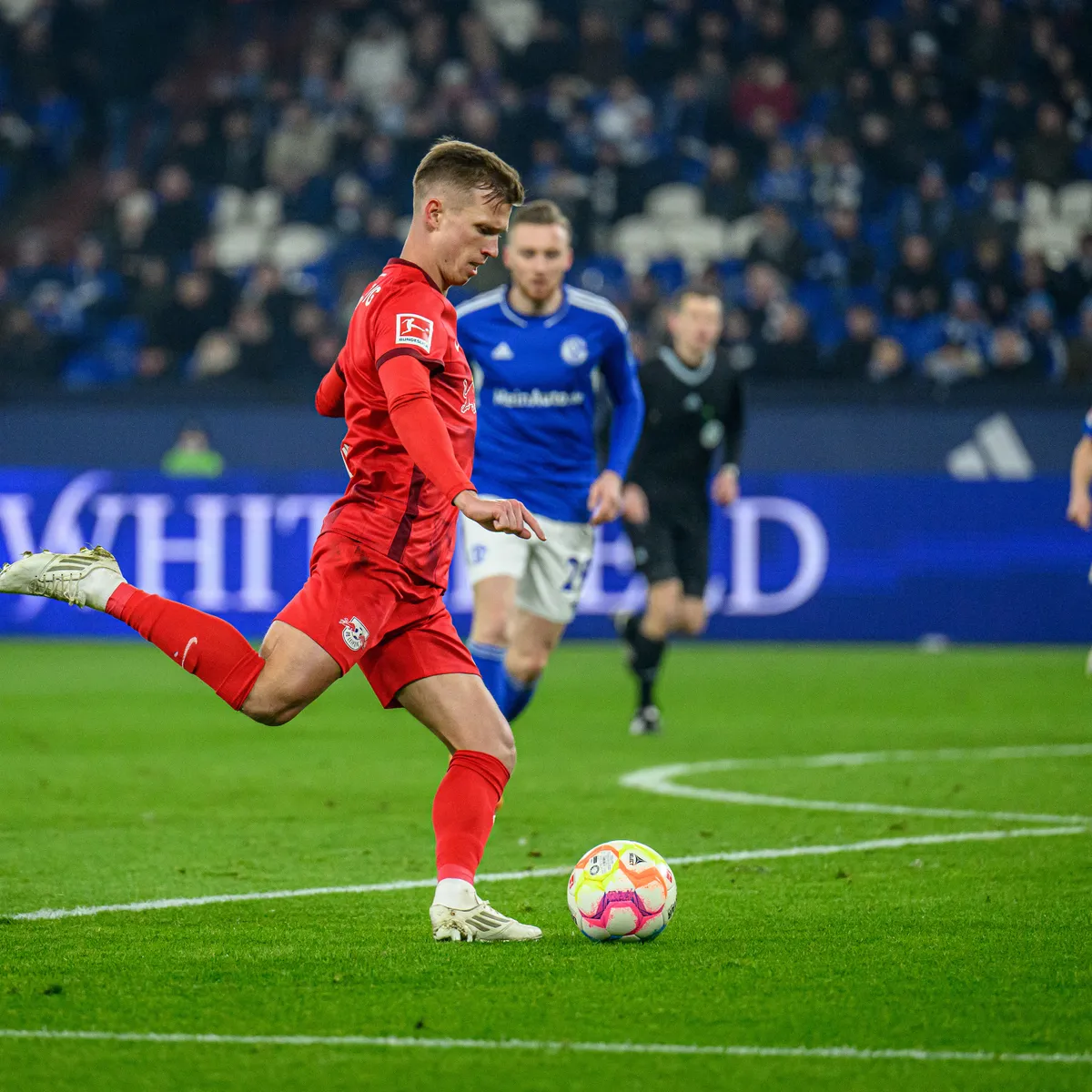 Dani Olmo von RB Leipzig im Spiel gegen Schalke 04.