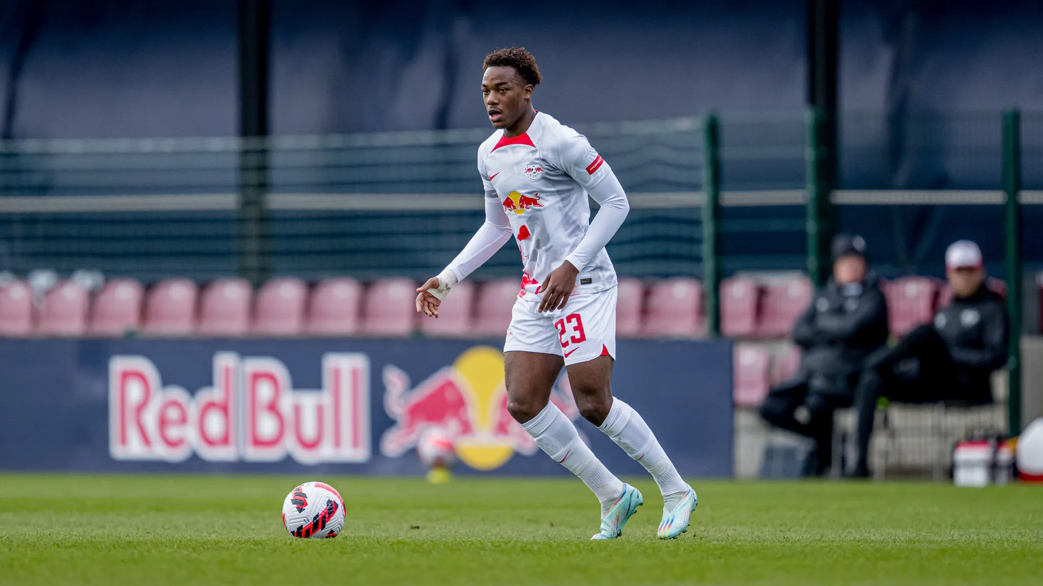 Miguel Boog von RB Leipzig mit dem Ball am Fuß.