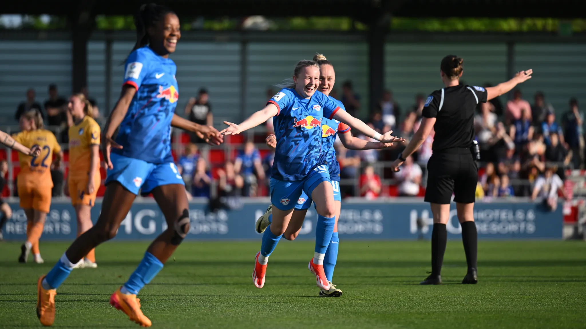 In der 11. Minute traf Vanessa Fudalla zur 1:0-Führung für unsere Mädel - per Kopf!