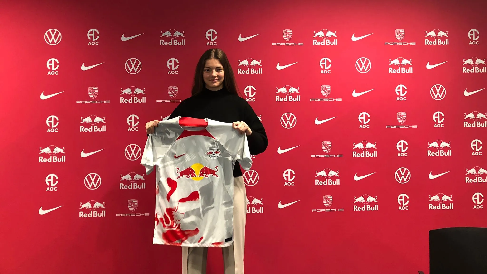 Julia Landenberger vom FC Bayern München wird als Neuzugang bei RB Leipzig vorgestellt.