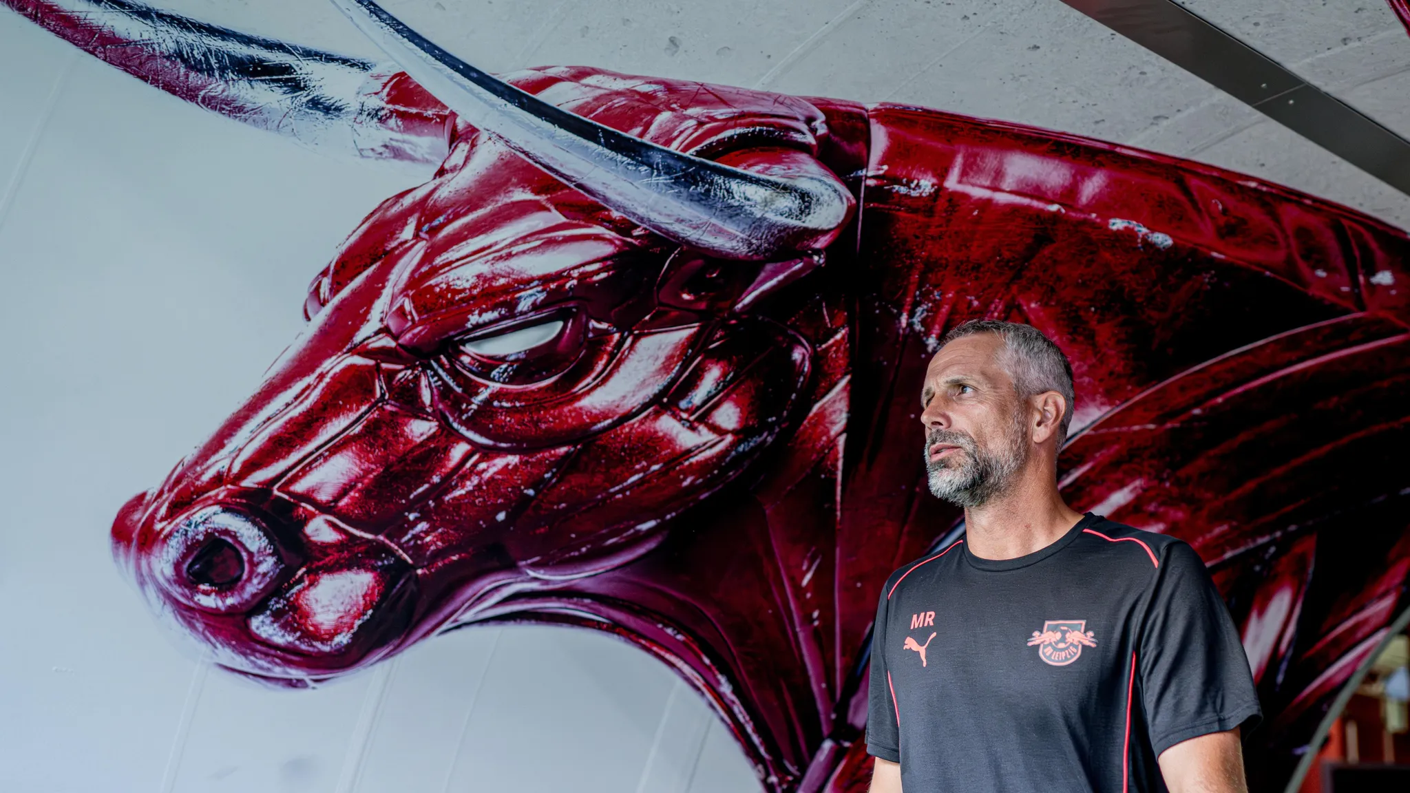 Marco Rose im Spielertunnel der Red Bull Arena.