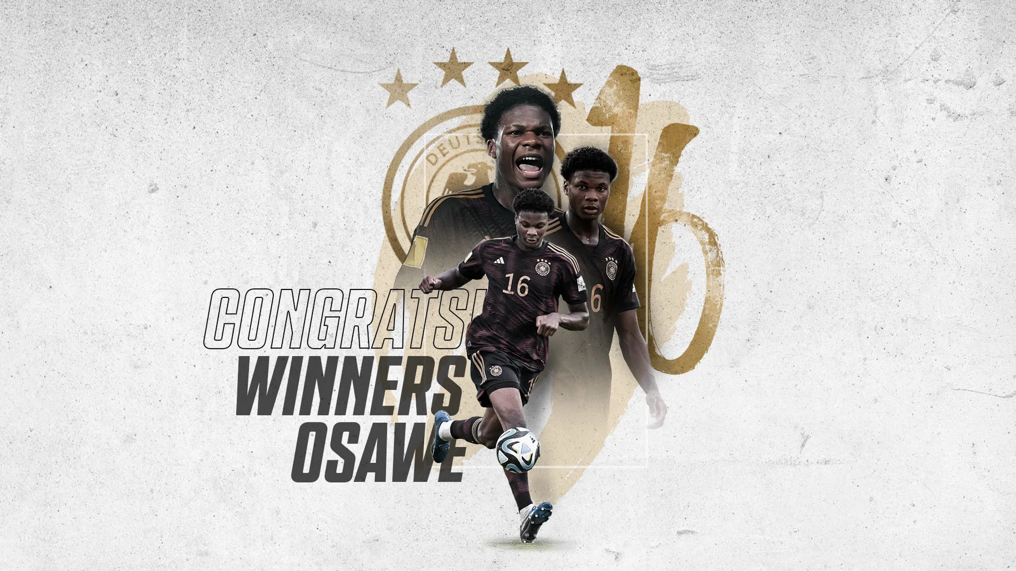Winners Osawe (Nummer 16) feiert mit der Mannschaft. Credit: FIFA