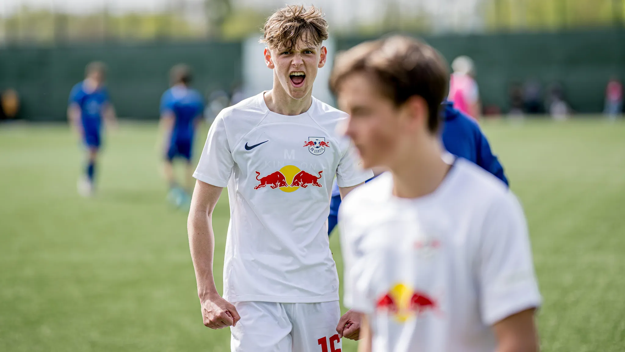 Gianluca Reschke jubelt nach einem Sieg der U16.