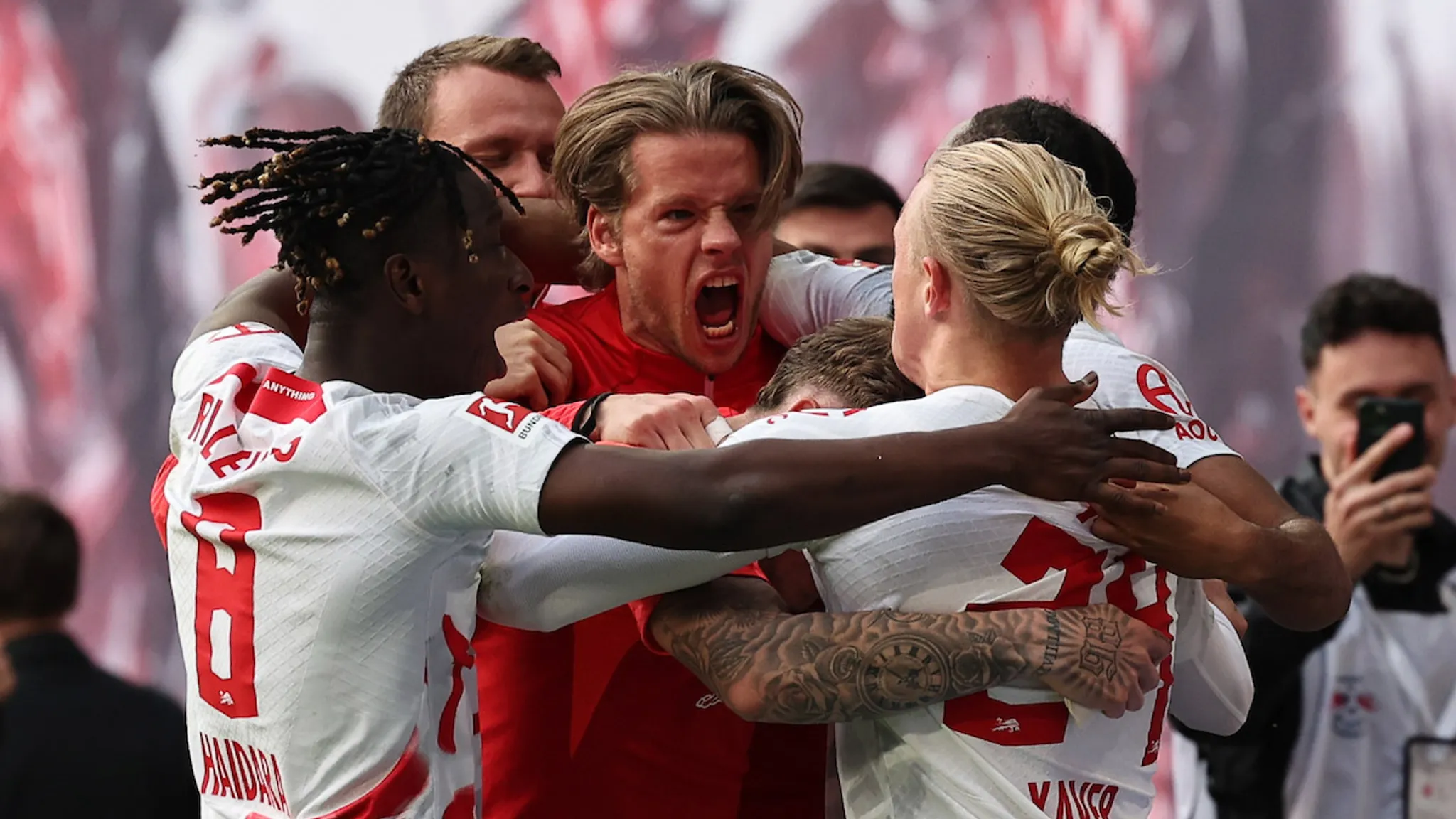 Sieg gegen Werder Bremen: Die Spieler von RB Leipzig feiern den Sieg