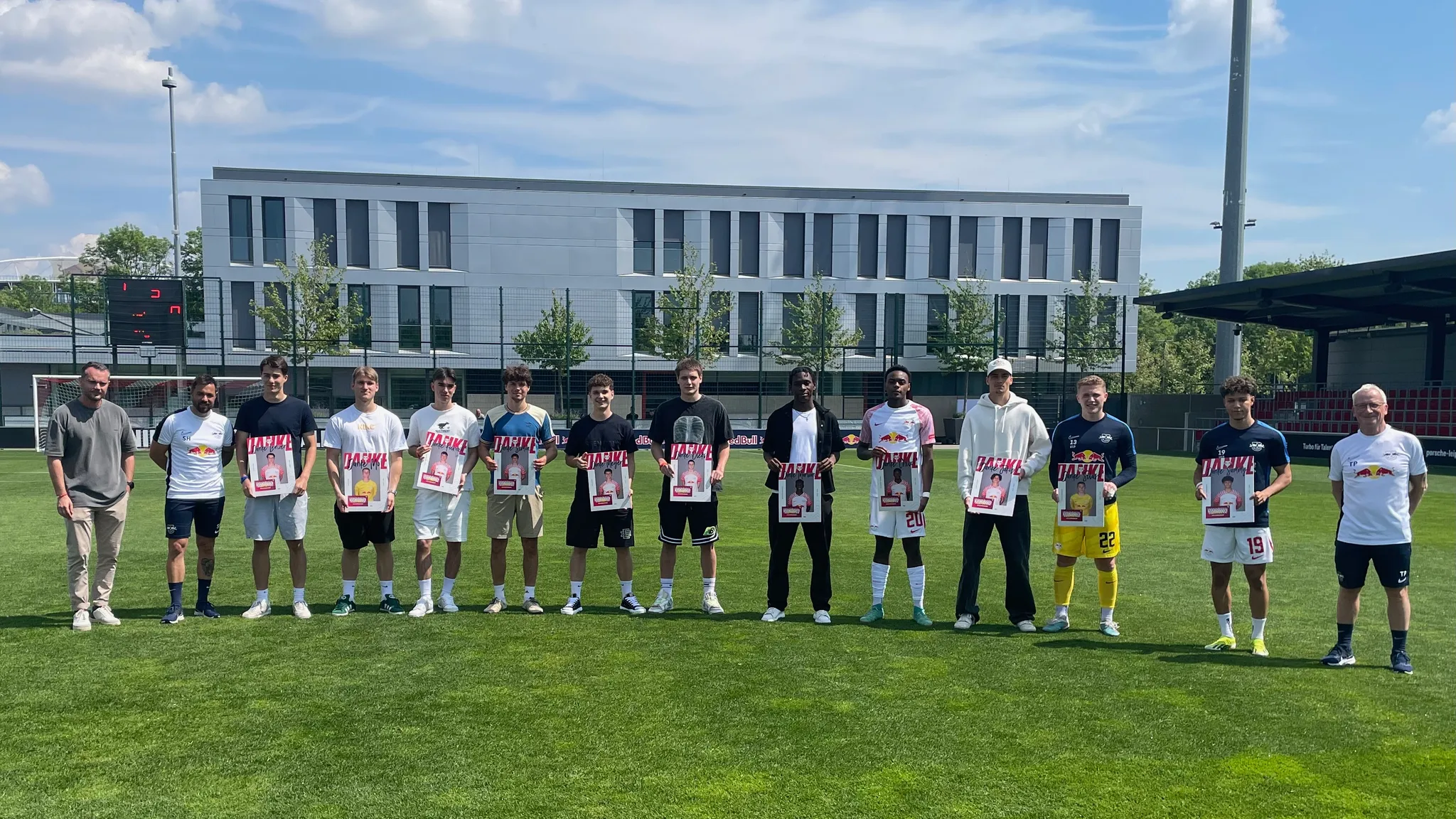 Elf Spieler verlassen unsere U19 und somit auch RB Leipzig. 
