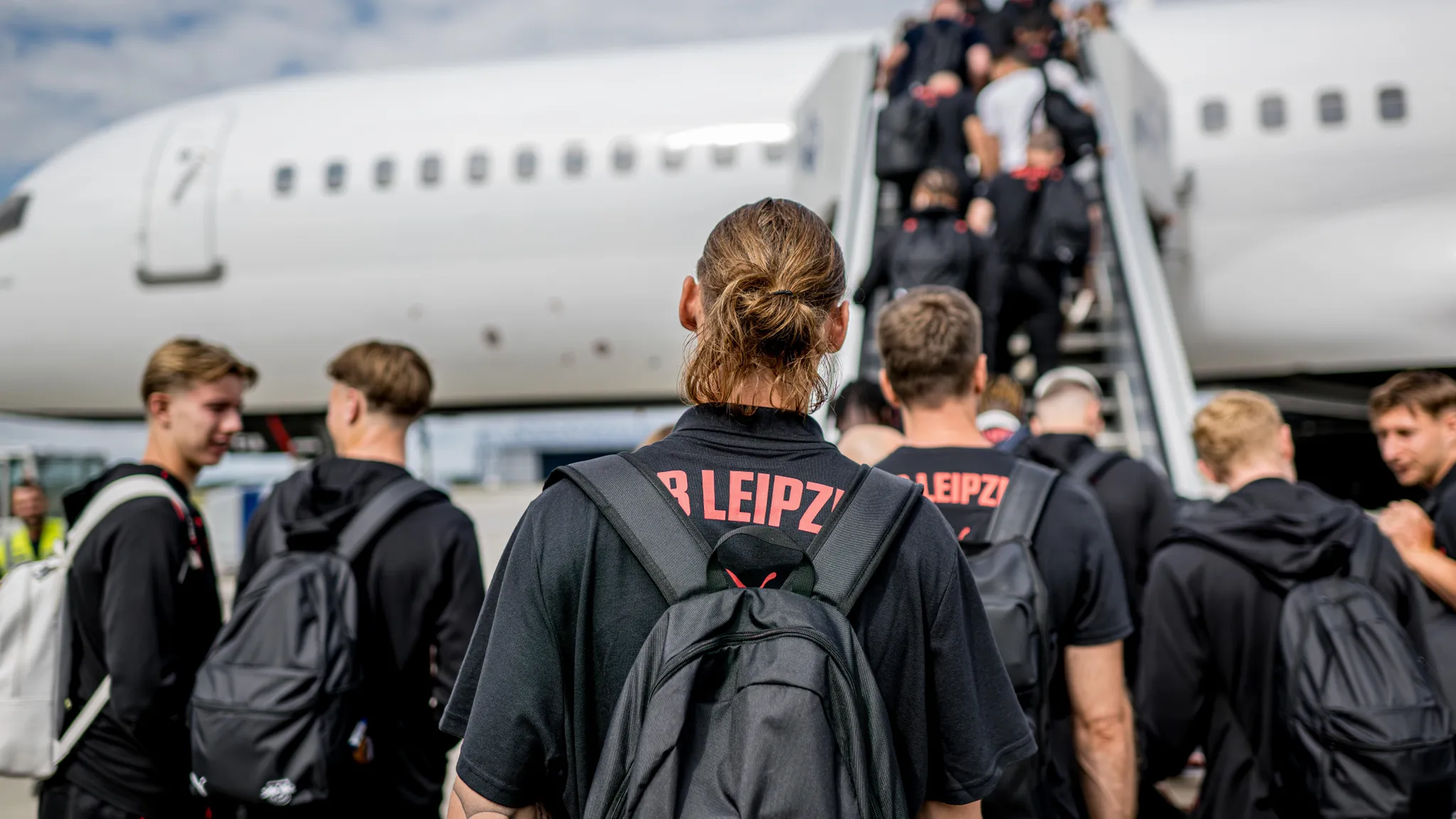 Das Team von RB Leipzig auf dem Weg in die USA.