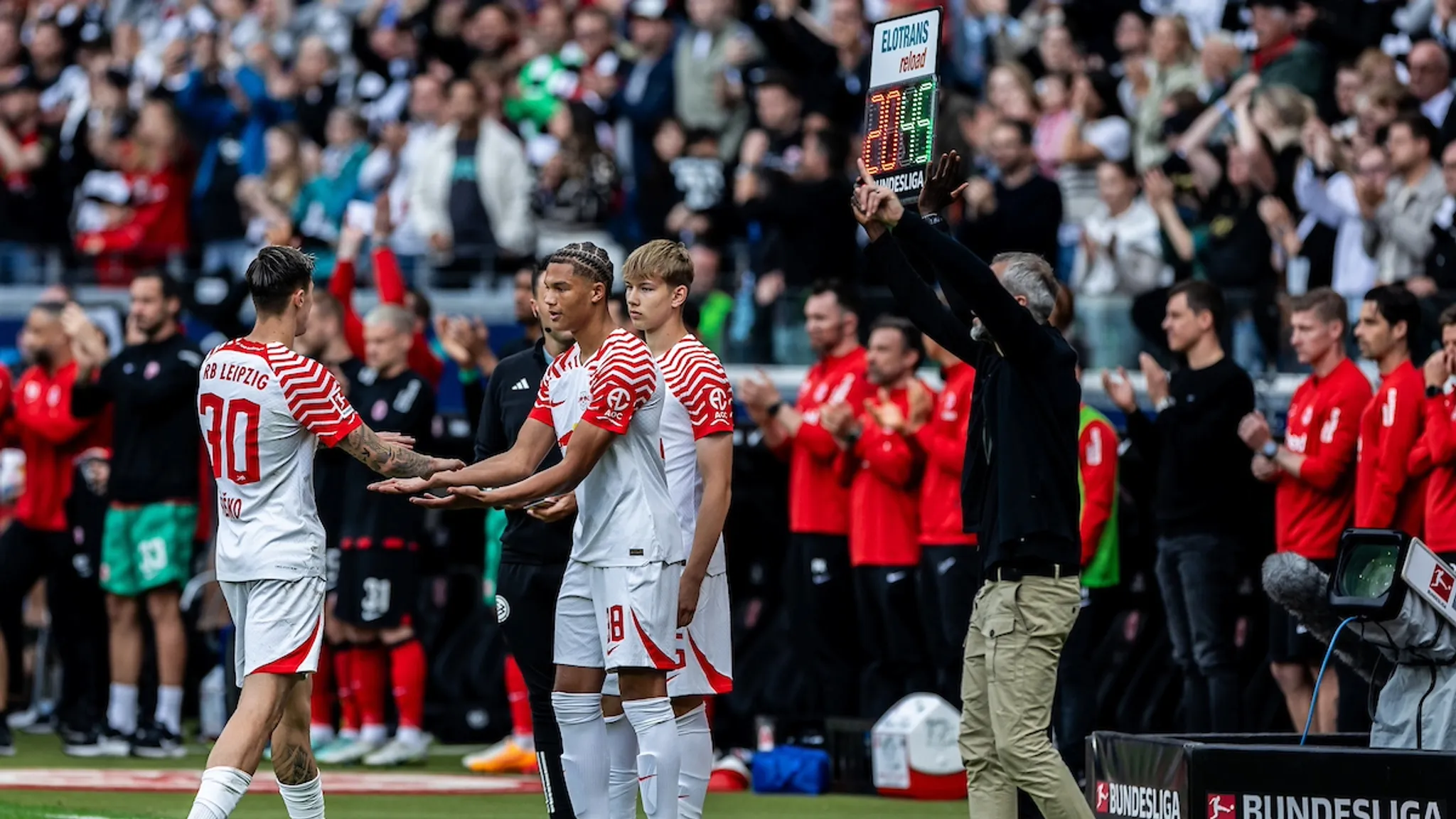 Am 34. Spieltag feierte Nuha Jatta zusammen mit Jonathan Norbye sein Bundesligadebüt.