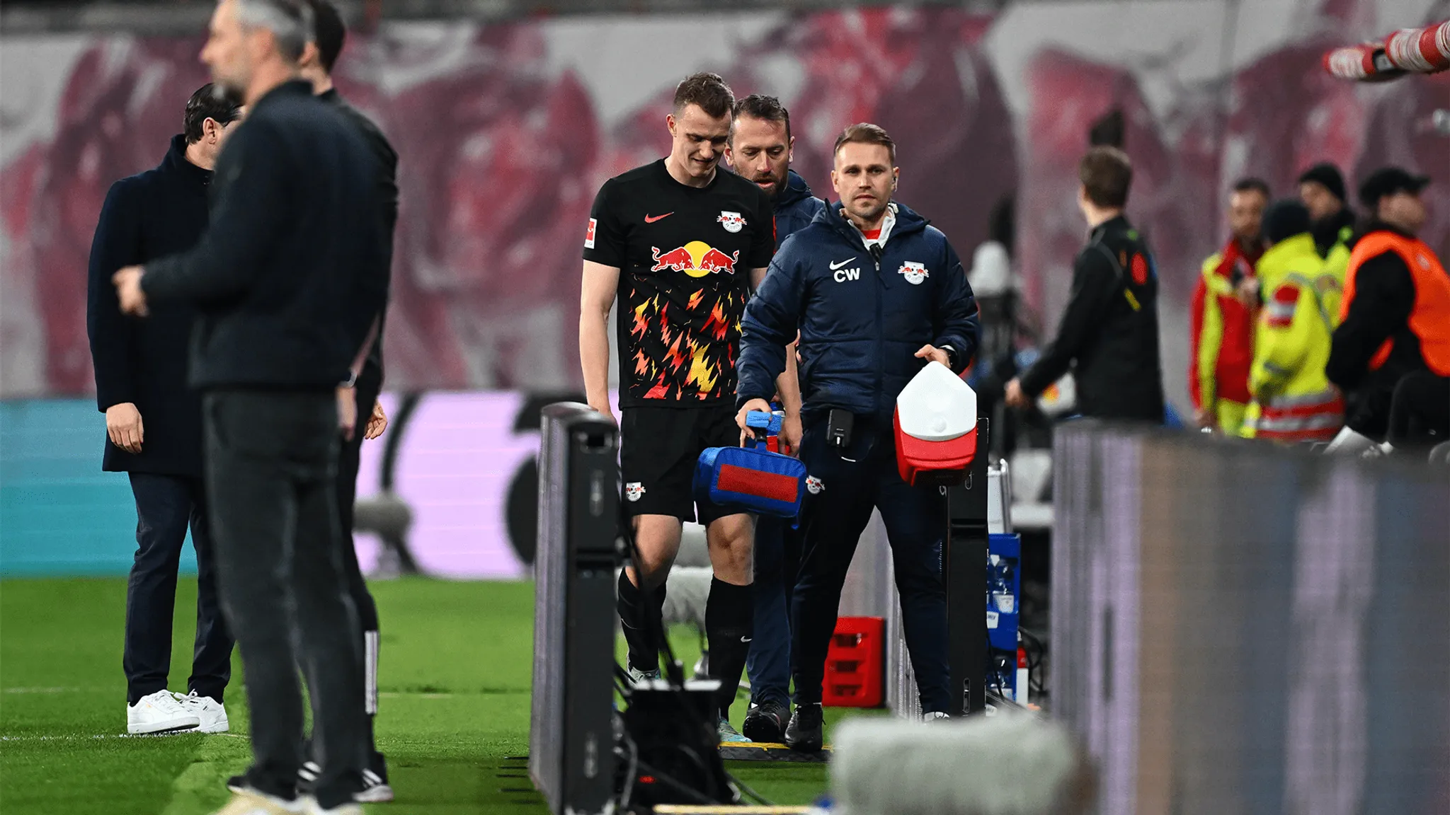 Lukas Klostermann had to leave the field injured.