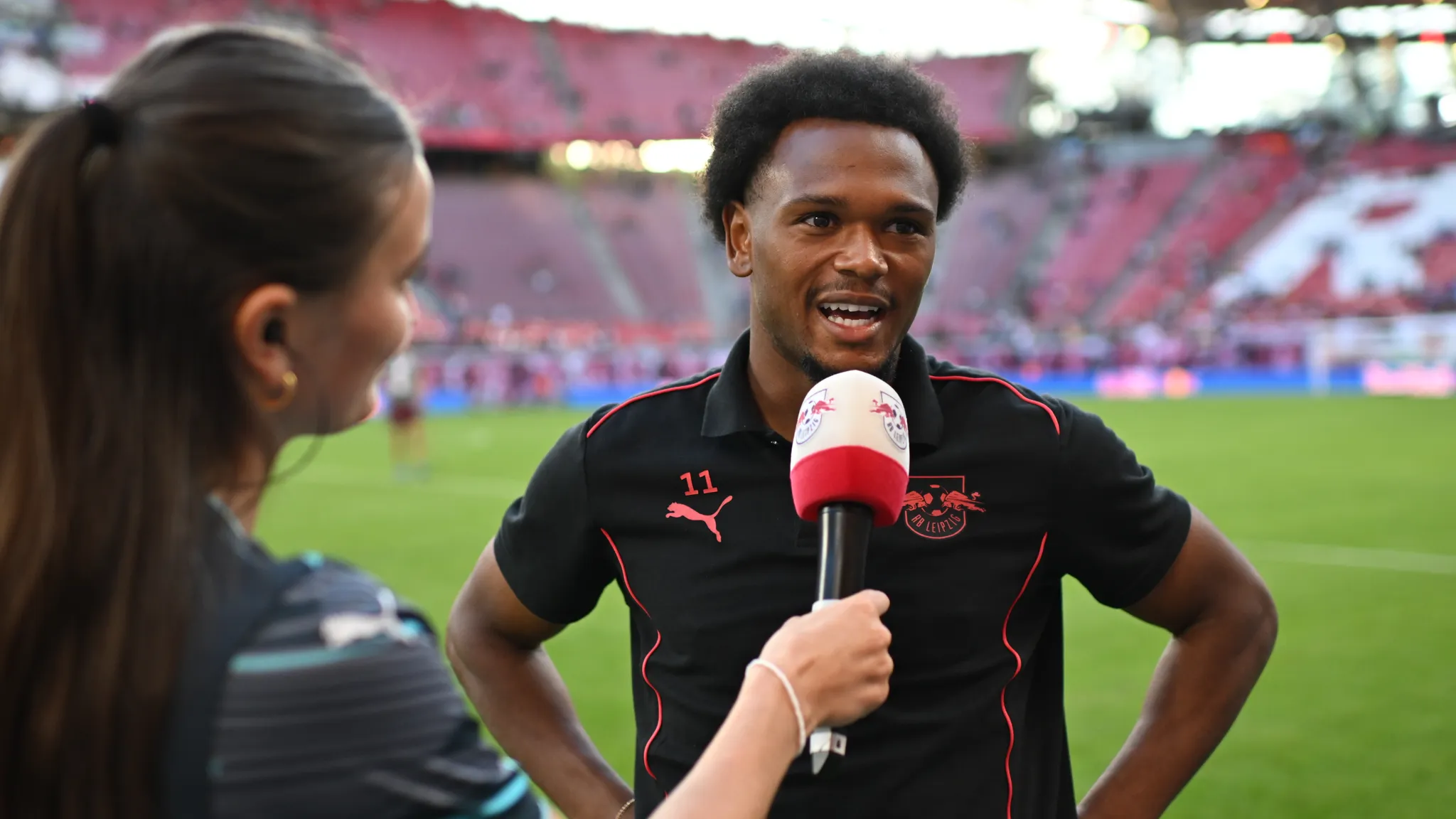 Lois Openda im Interview nach dem Spiel gegen PSG