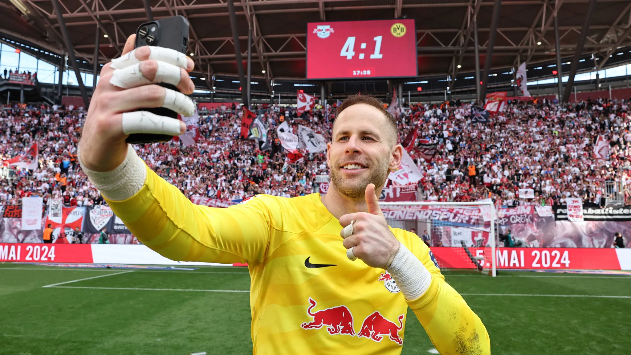 Peter Gulacsi happy about the resounding home win