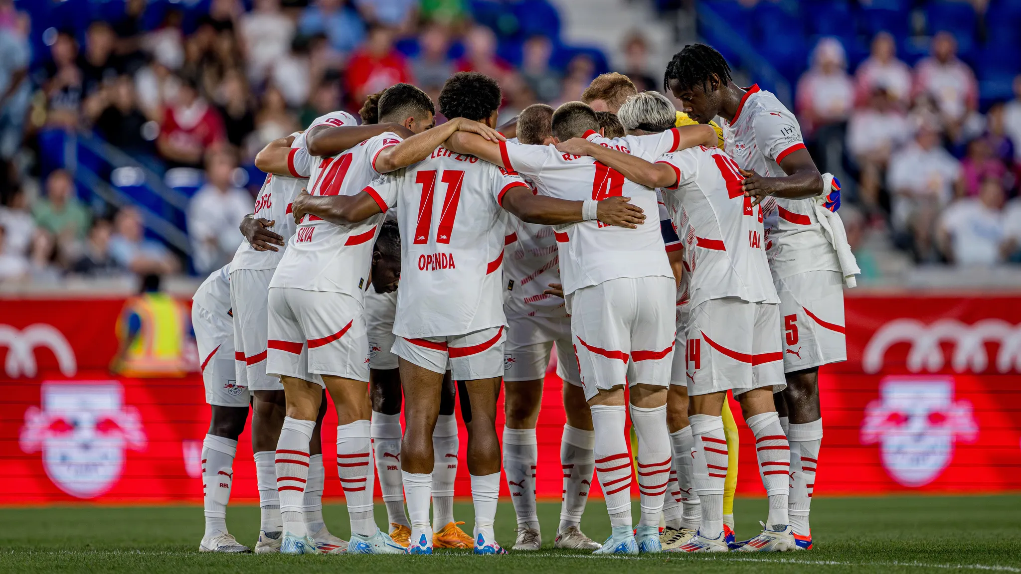 Unsere Jungs kurz vor Spielbeginn in der Red Bull Arena.