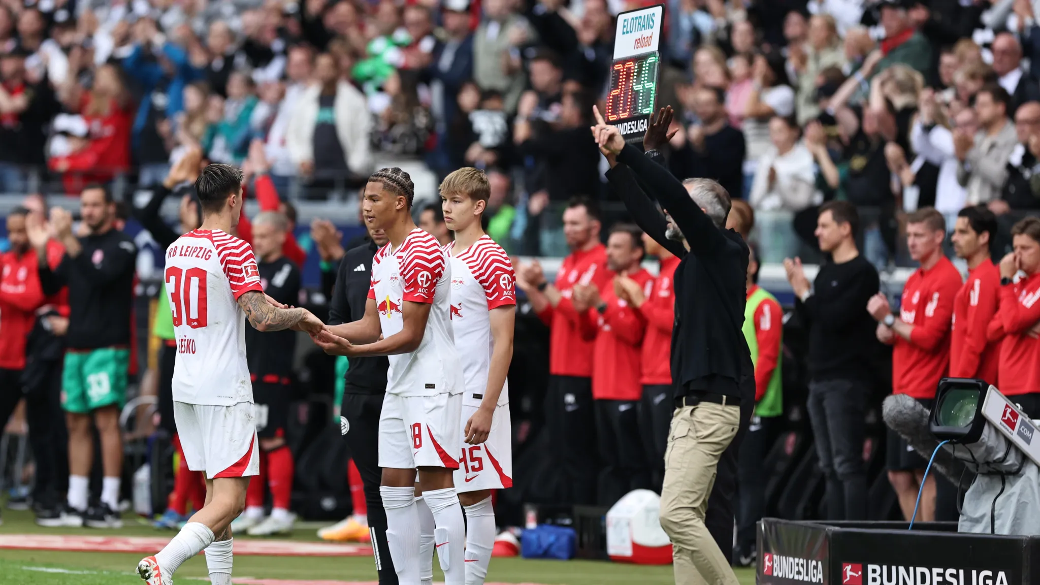Nuha Jatta und Jonathan Norbye wurden in der Nachspielzeit eingewechselt und feierten so ihr Bundesligadebüt.