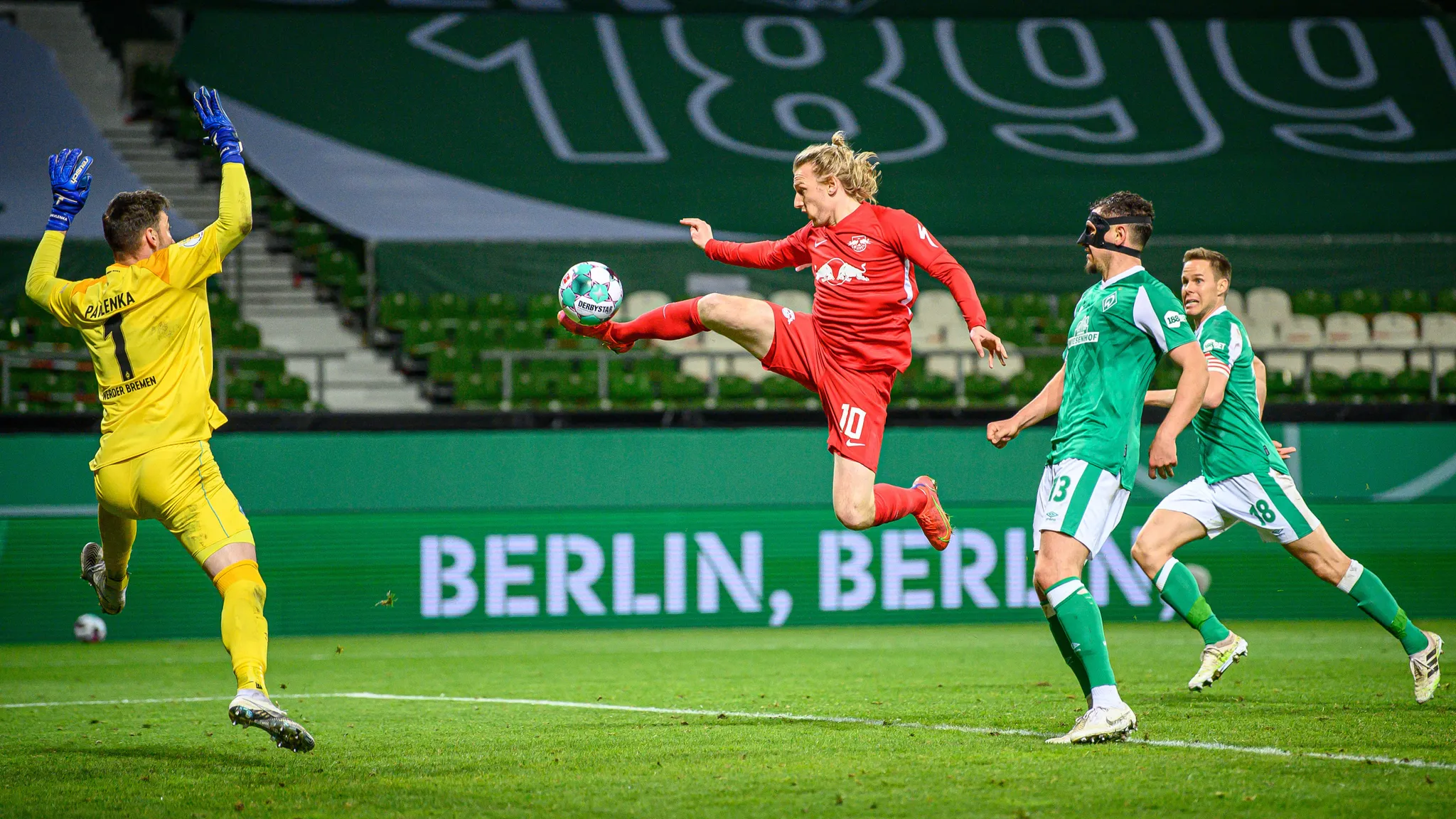 Emil Forsberg erzielt im DFB-Pokal-Halbfinale gegen Werder Bremen das entscheidende Tor und macht damit den zweiten Finale-Einzug der Roten Bullen perfekt!