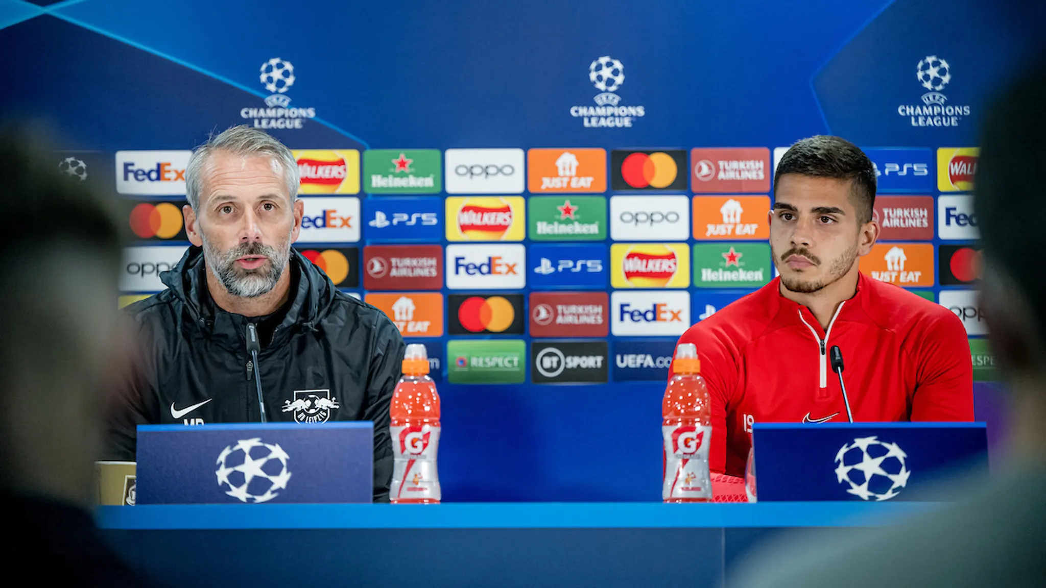 Marco Rose und André Silva bei der Champions League Pressekonferenz.