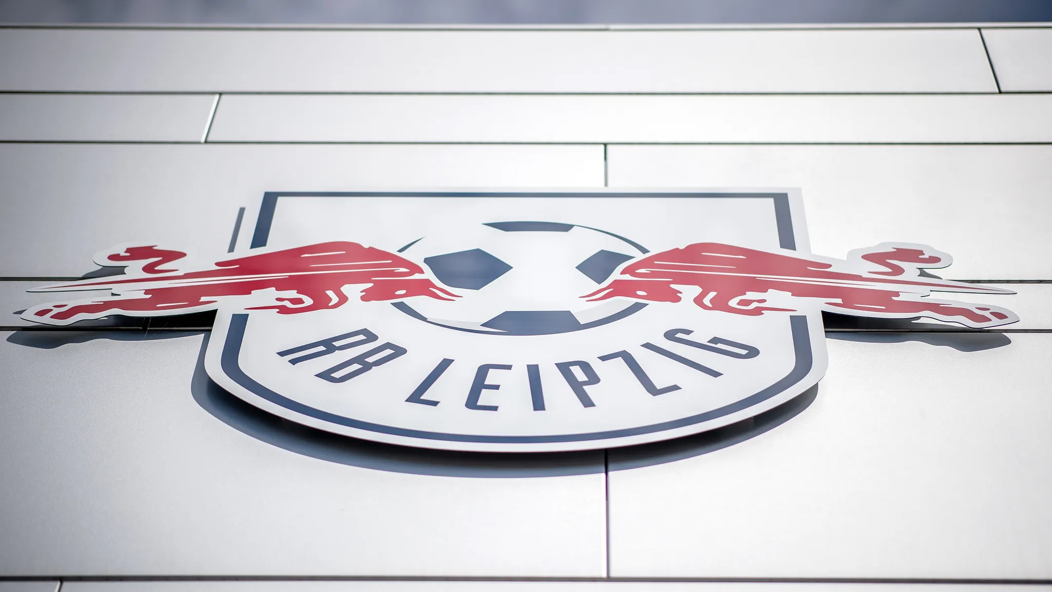 RB Leipzig Logo, Außenfassade RB Leipzig Fußball-Akademie