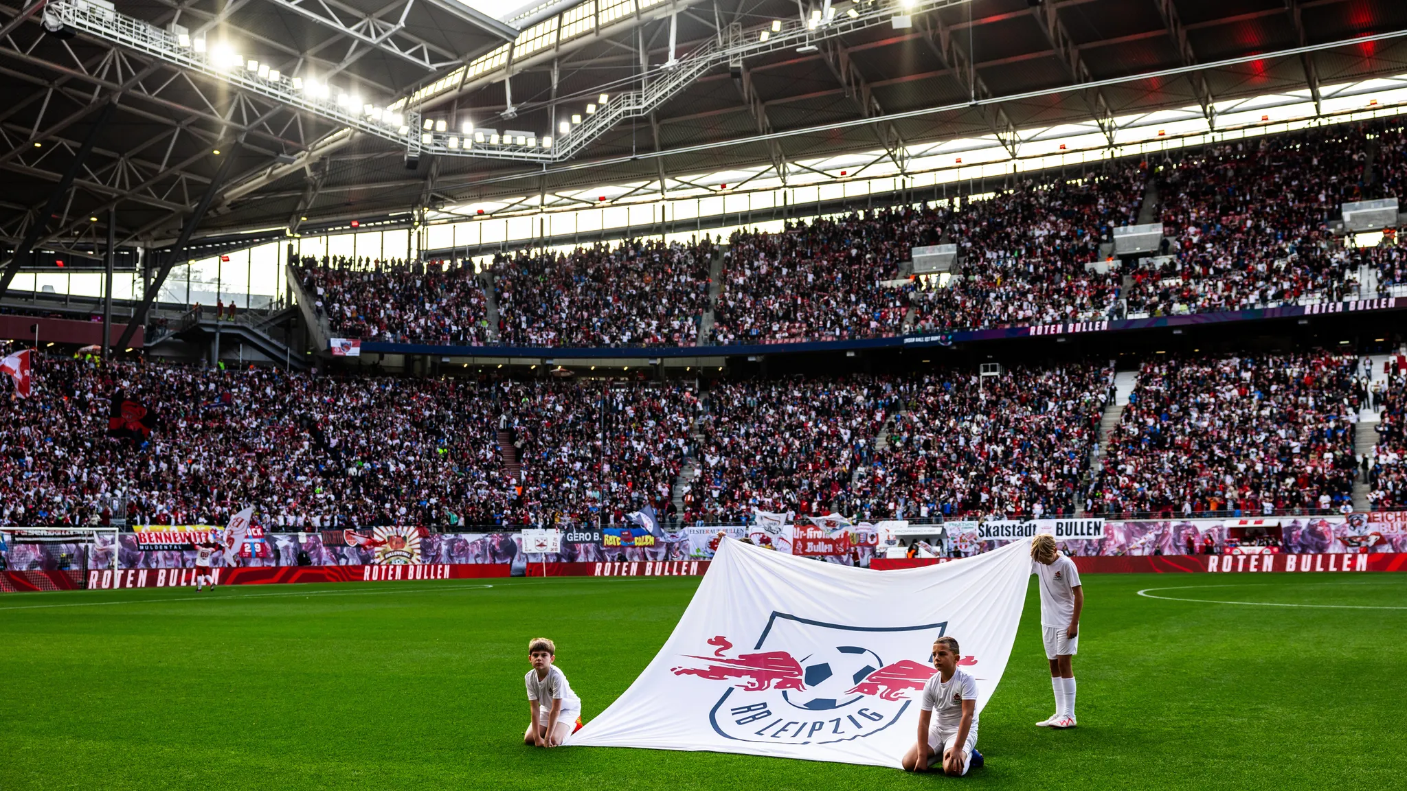 Die Red Bull Arena kurz vor Spielbeginn.