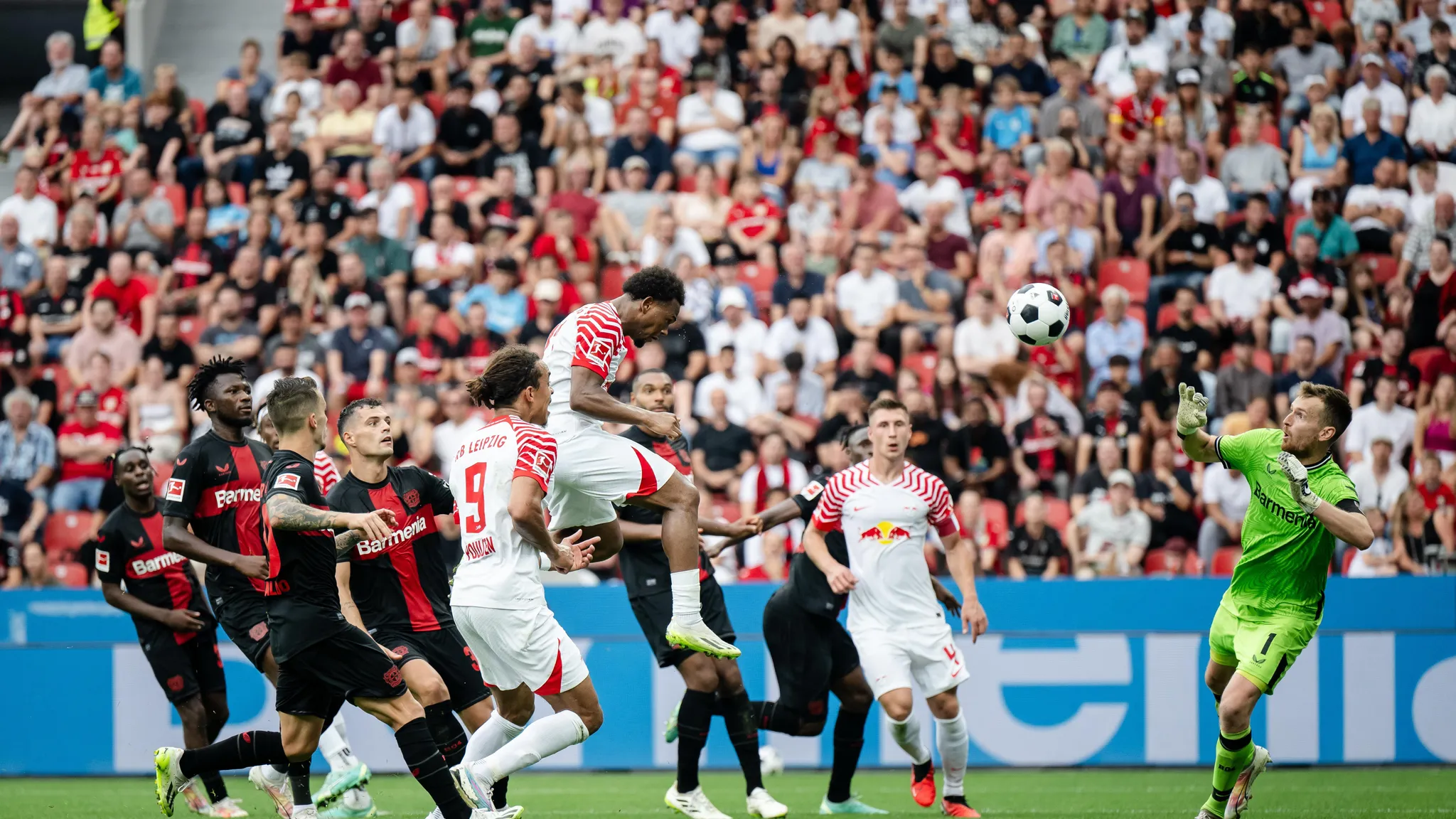 Erstes Bundesligator: Lois Openda traf beim 2:3 in Leverkusen per Kopf.