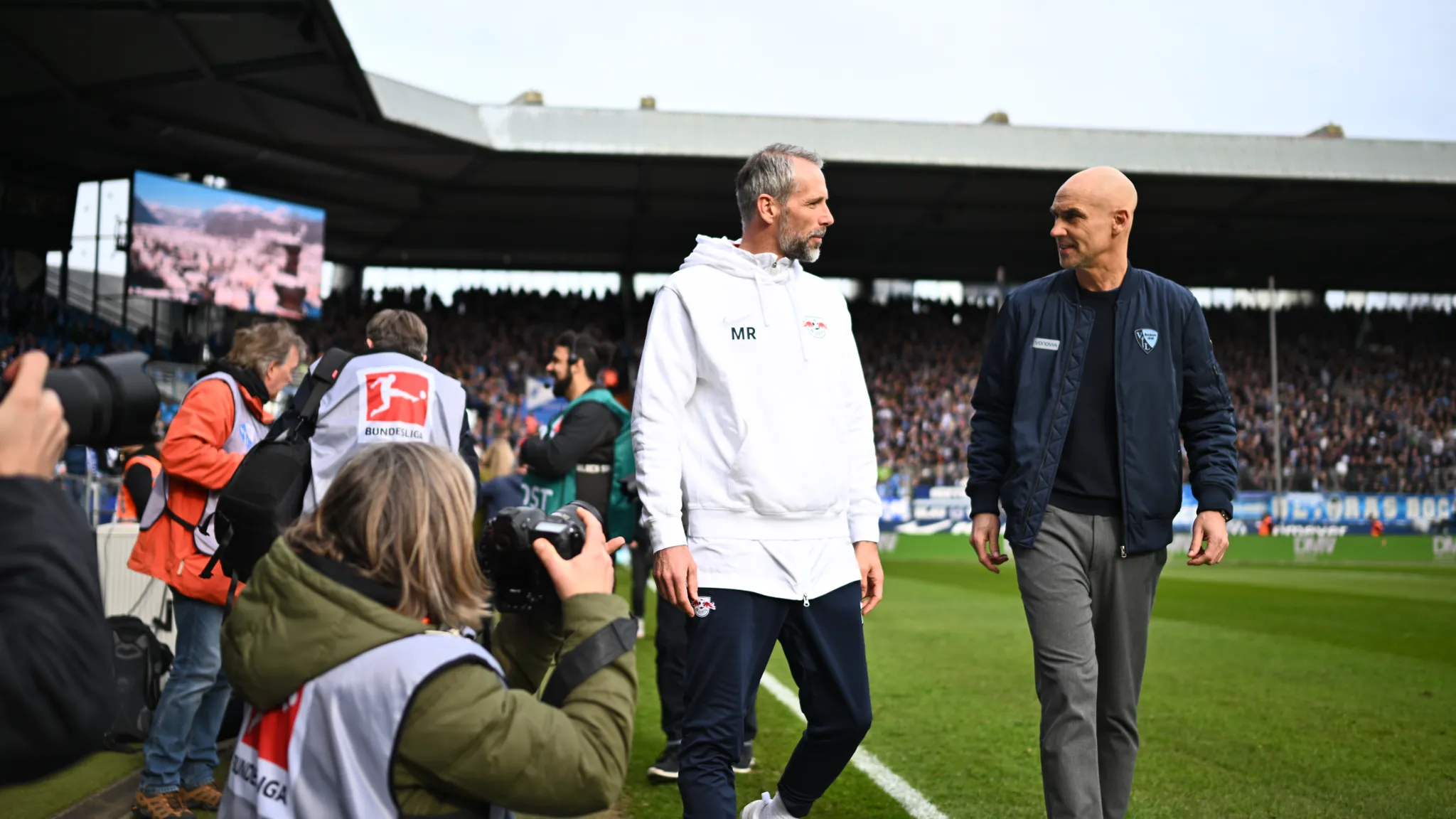 Die beiden Trainer Marco Rose und Thomas Letsch vor Spielbeginn.