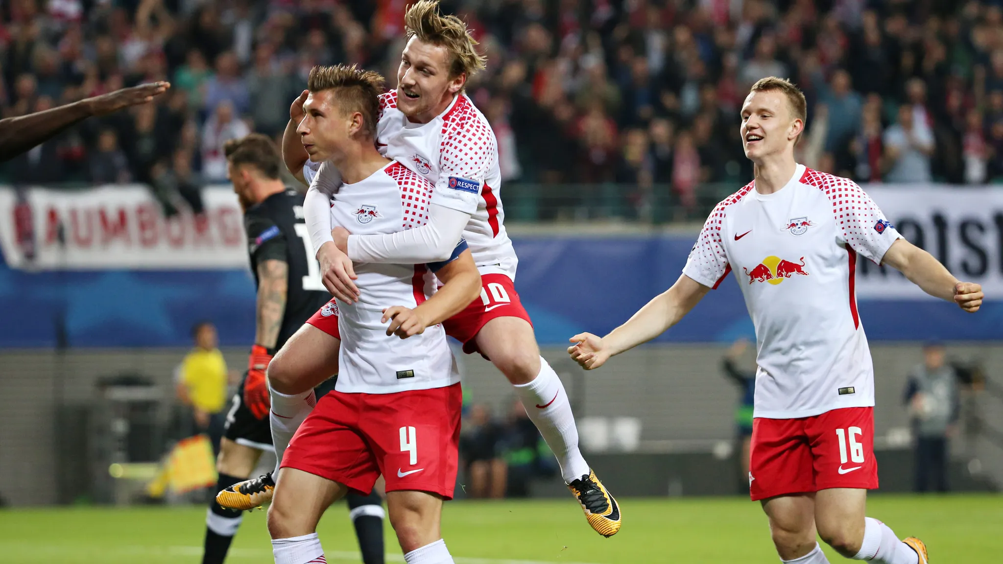 Damals wie heute in der UCL unterwegs: Willi Orban, Emil Forsberg und Lukas Klostermann beim Heimsieg gegen Porto.