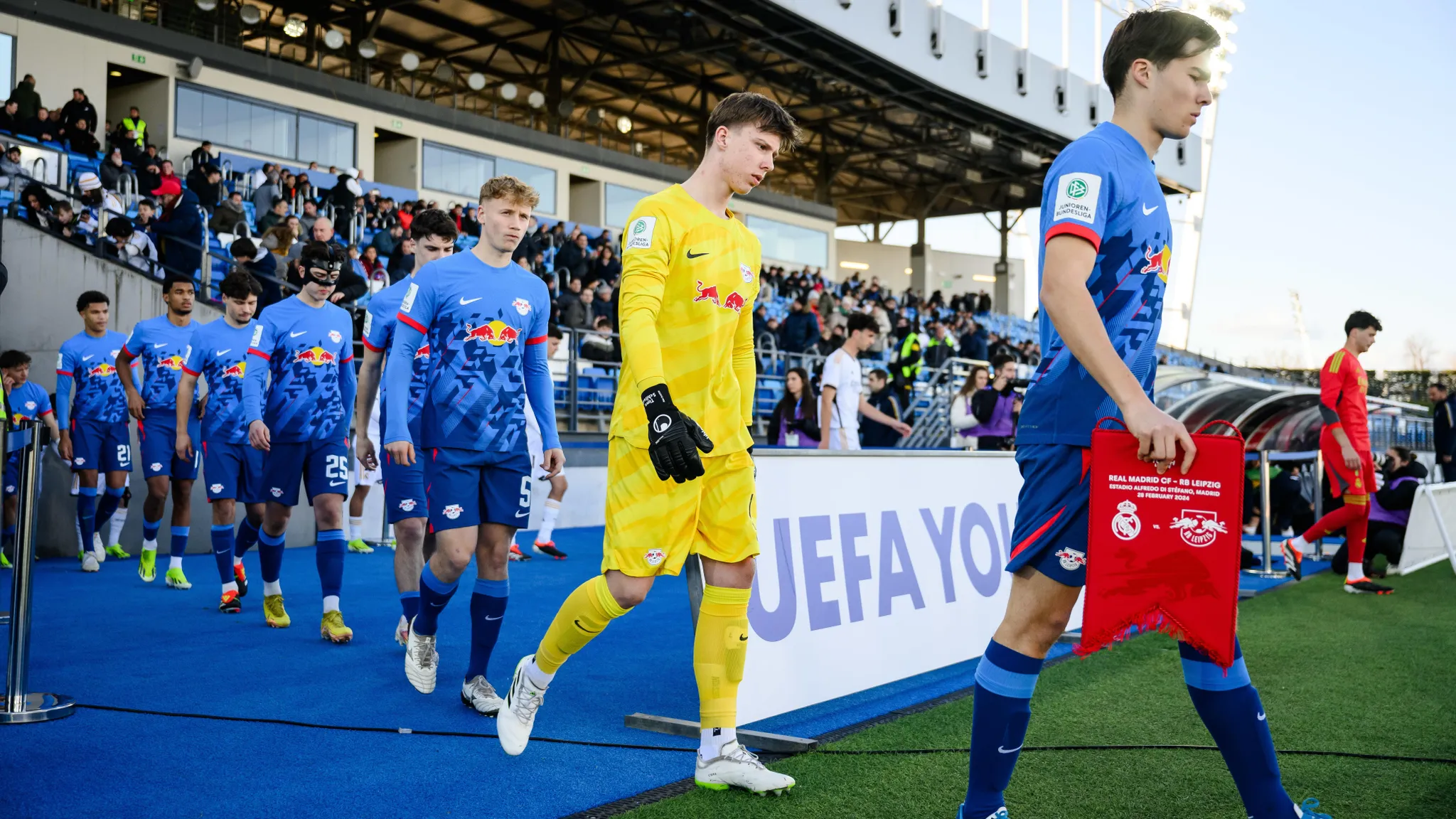 Die U19 vor dem Achtelfinal-Spiel in der Youth League gegen Real Madrid. 