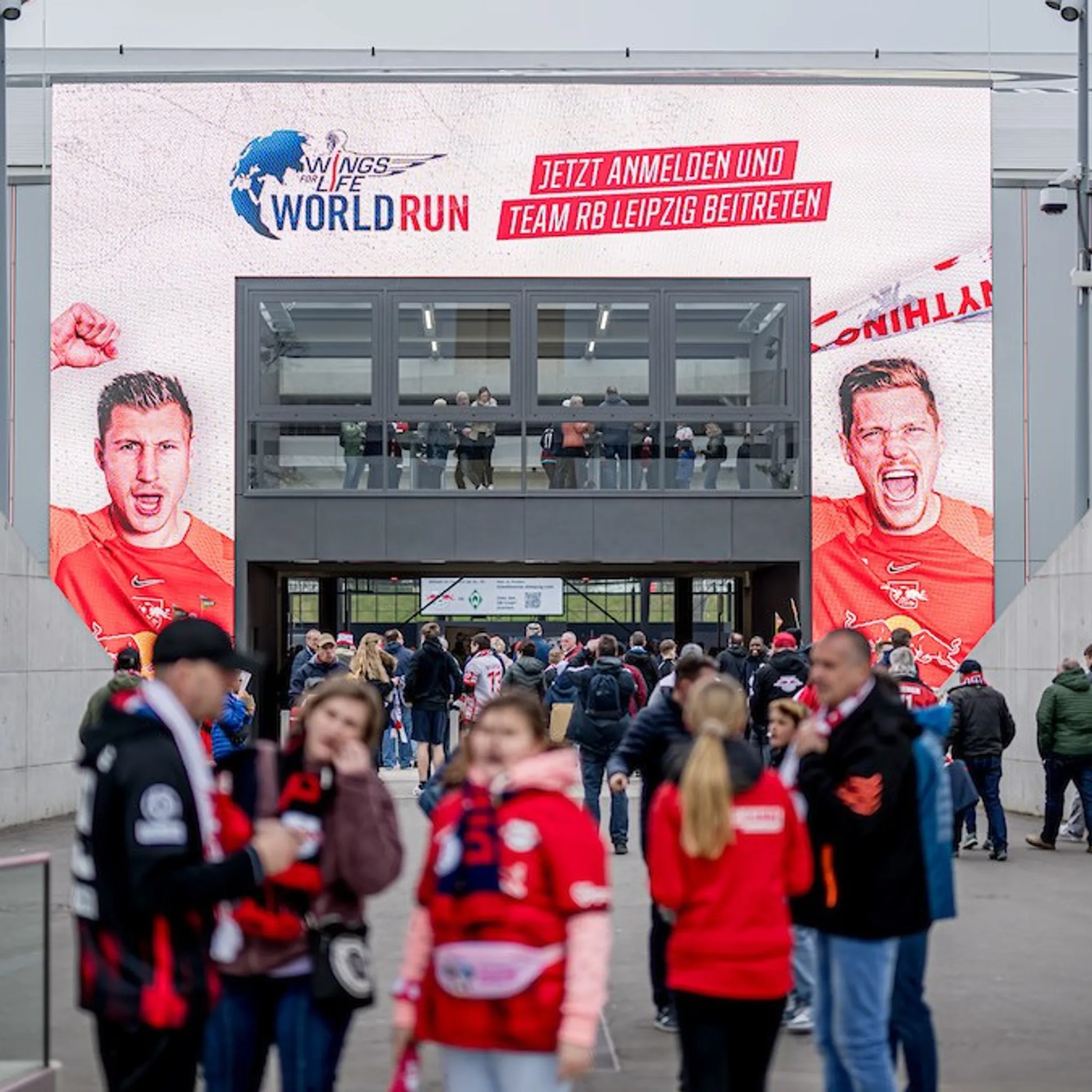 Fans am Wings for Life World Run-Spieltag von RB Leipzig gegen die TSG Hoffenheim.