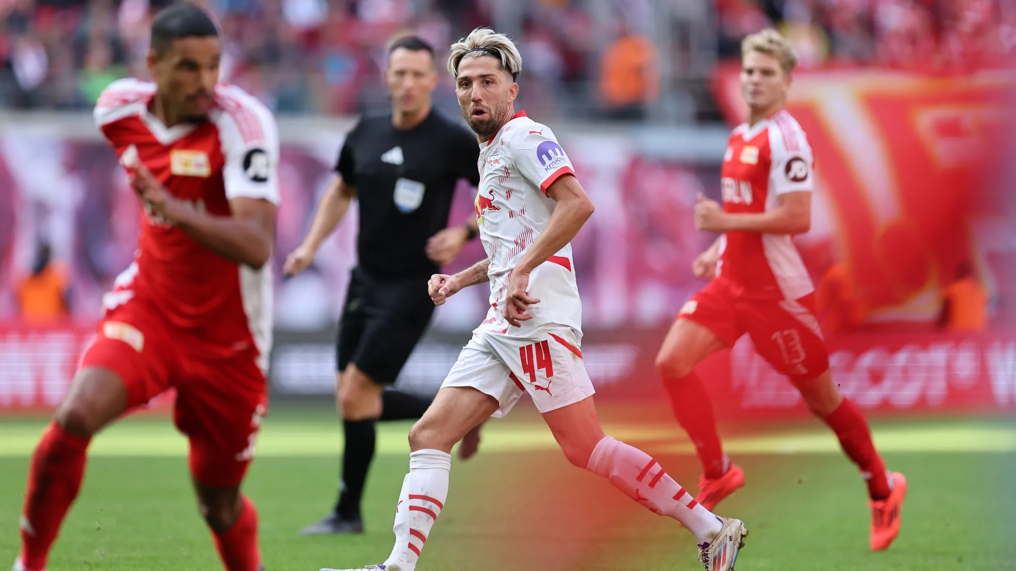 Kevin Kampl hat den Ball im Blick.