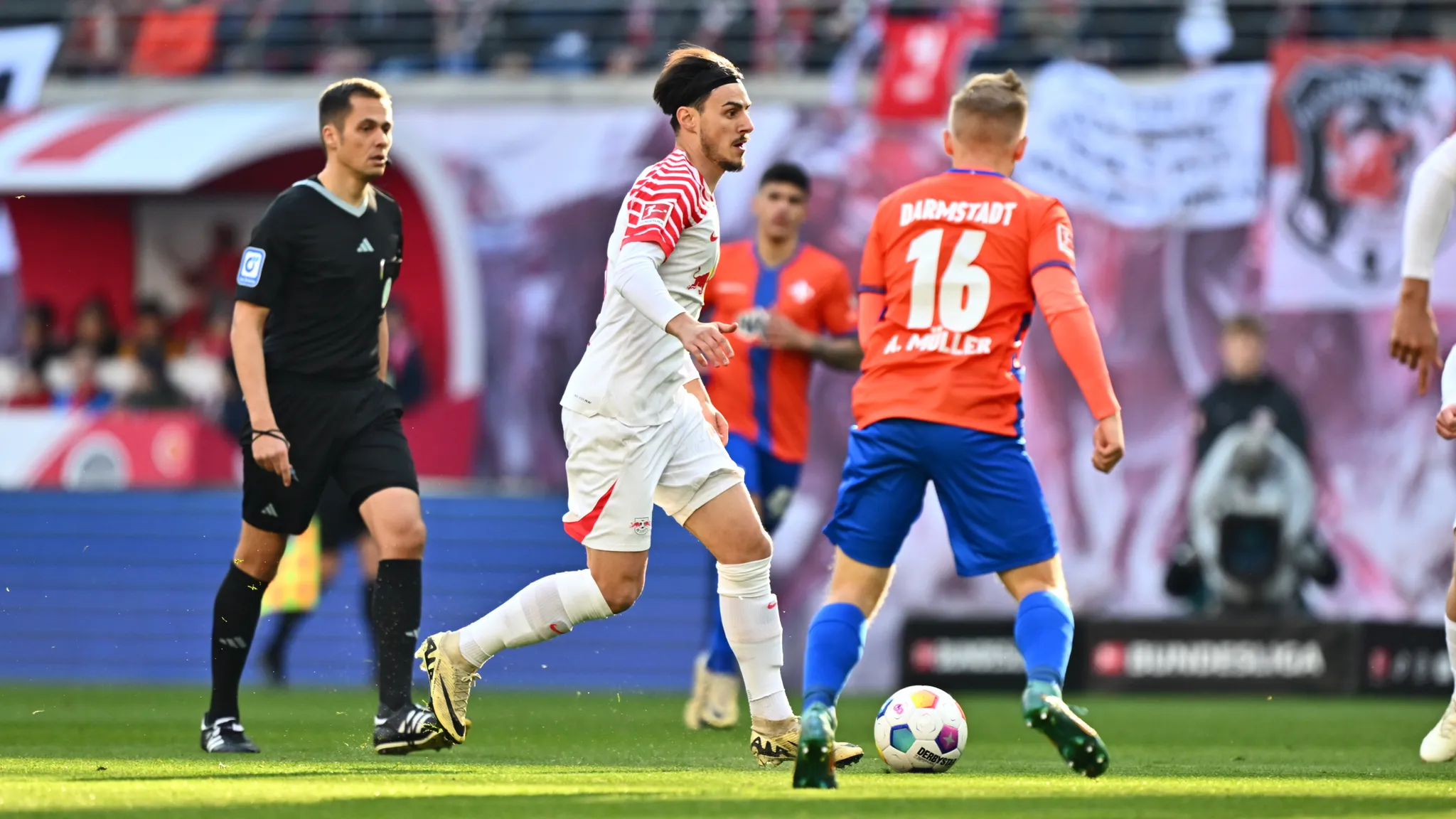 Eljif Elmas feierte sein Startelf-Debüt gegen Darmstadt 98.