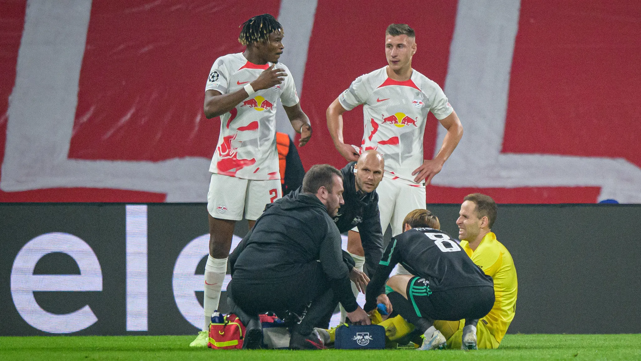 Peter Gulacsi injured in the game against Celtic - the beginning of a long break
