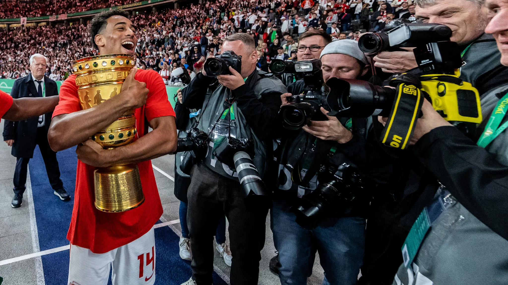 Tyler Adams with the DFB-Pokal at the Olympiastadion Berlin.