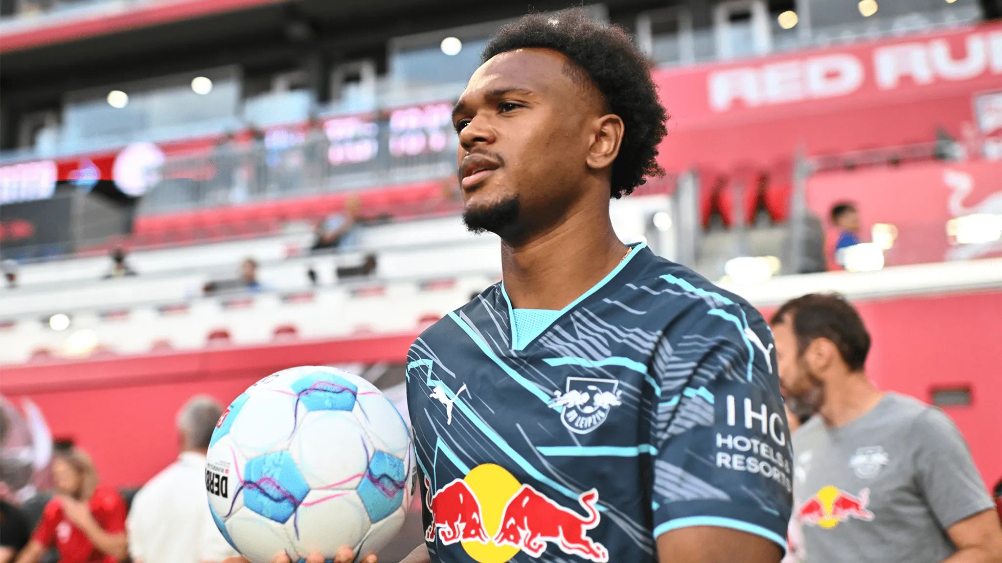 Lois Openda beim Warm-up in der Red Bull Arena in New York.