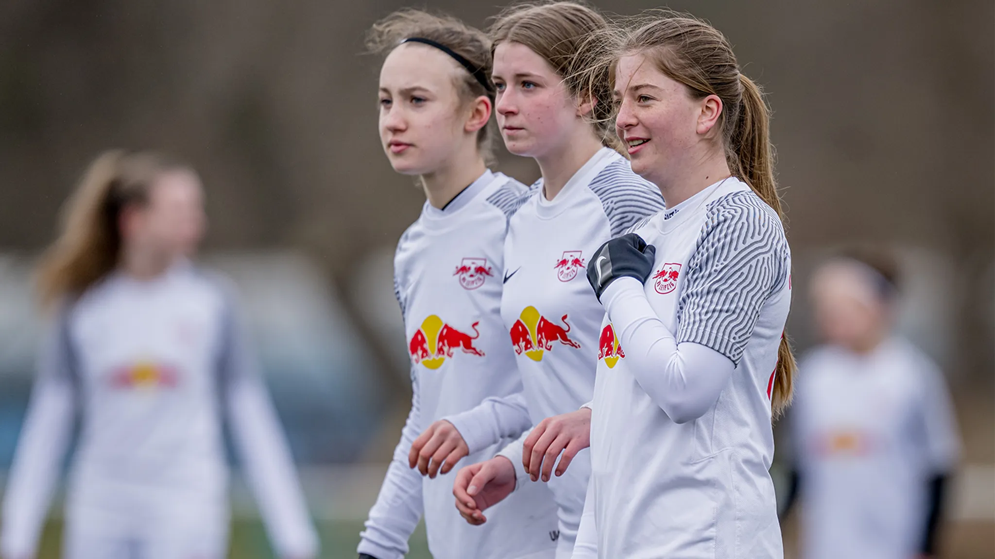 Drei Nachwuchsspielerinnen von RBL beim Heimspiel gegen Blau-Weiß Leipzig.