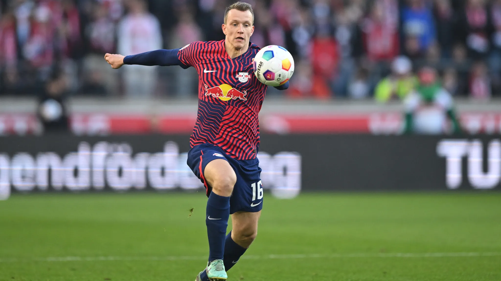 RBL-Kapitän Lukas Klostermann im Spiel gegen den VfB Stuttgart.