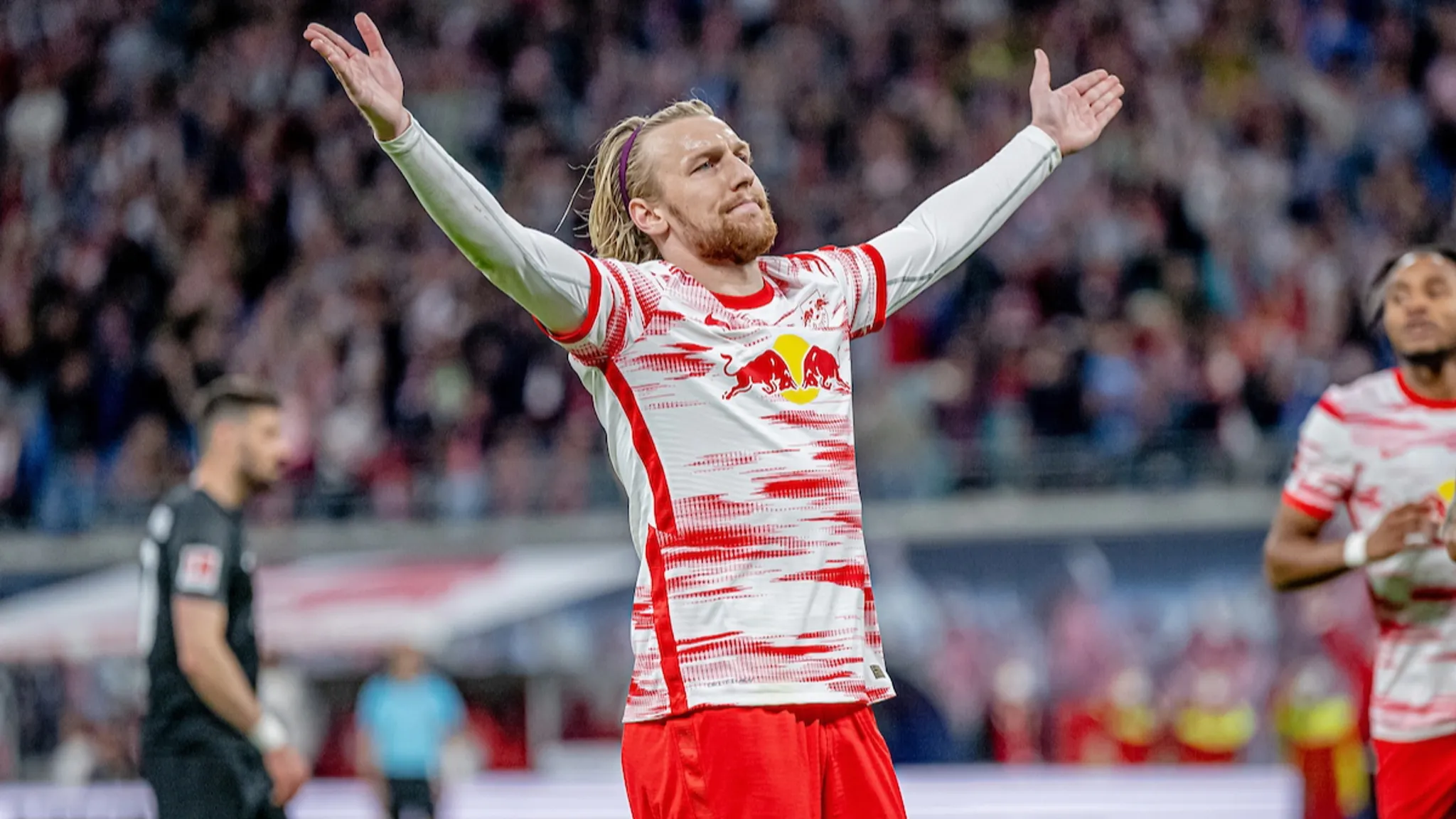 Emil Forsberg celebrates his converted penalty to make it 4:0.