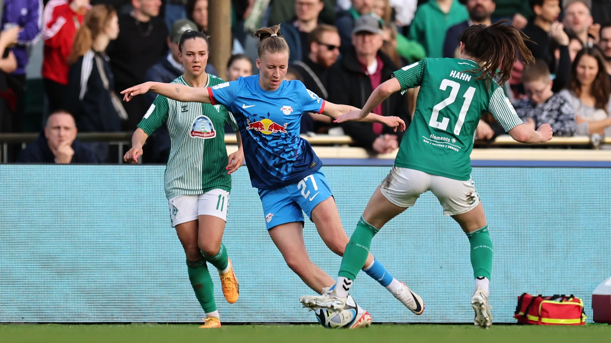 Die RBL-Frauen um Marlene Müller brachten mit einem 1:1 einen Punkt aus Bremen mit.